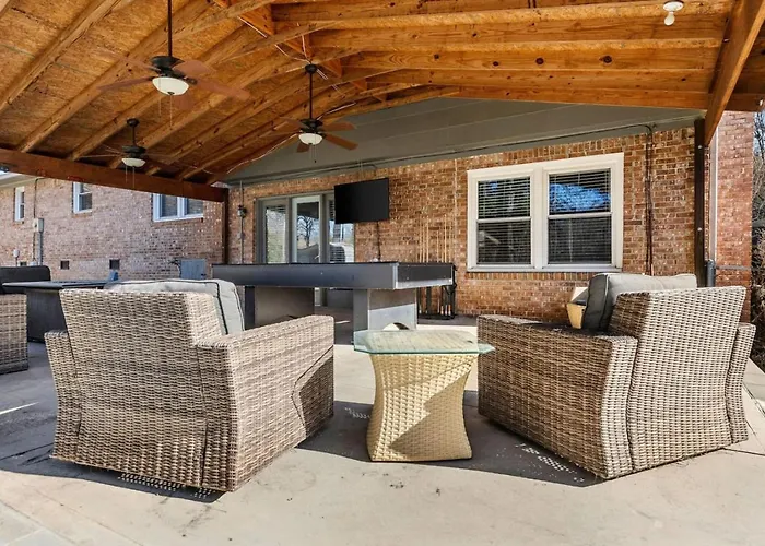 Spacious Oasis With Pool - 5Br